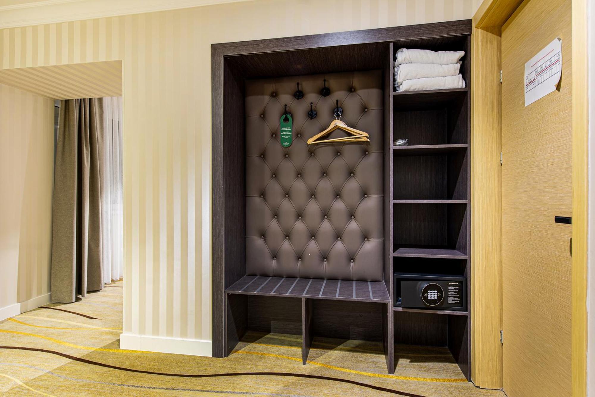 Shymkent Grand Hotel Esterno foto