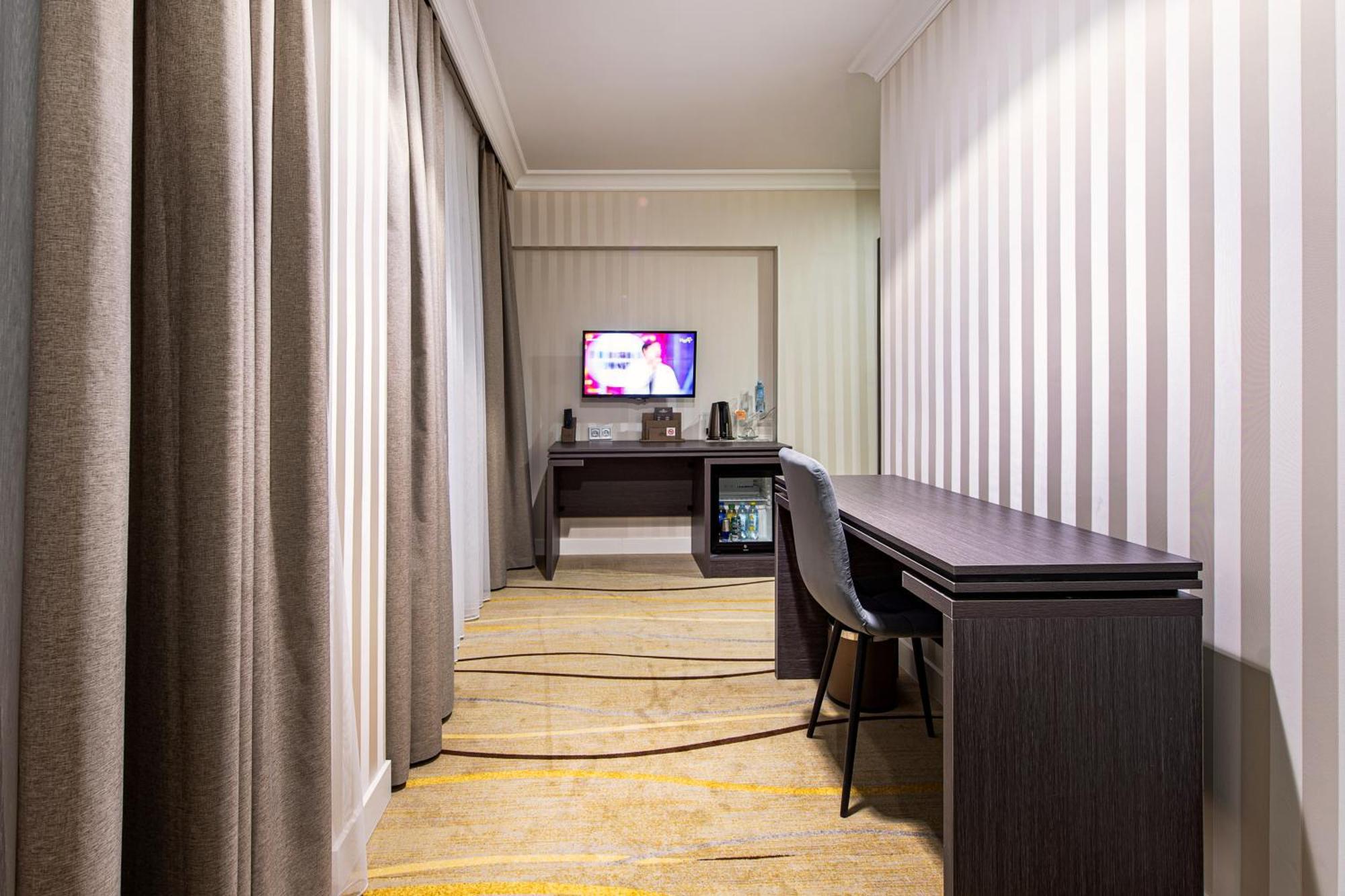 Shymkent Grand Hotel Esterno foto