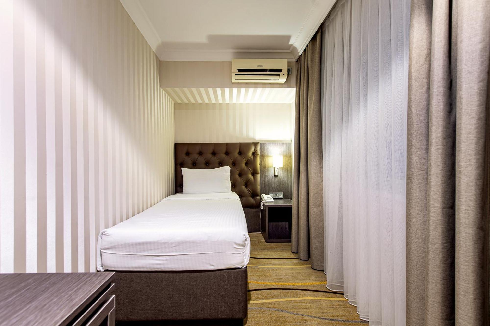 Shymkent Grand Hotel Esterno foto