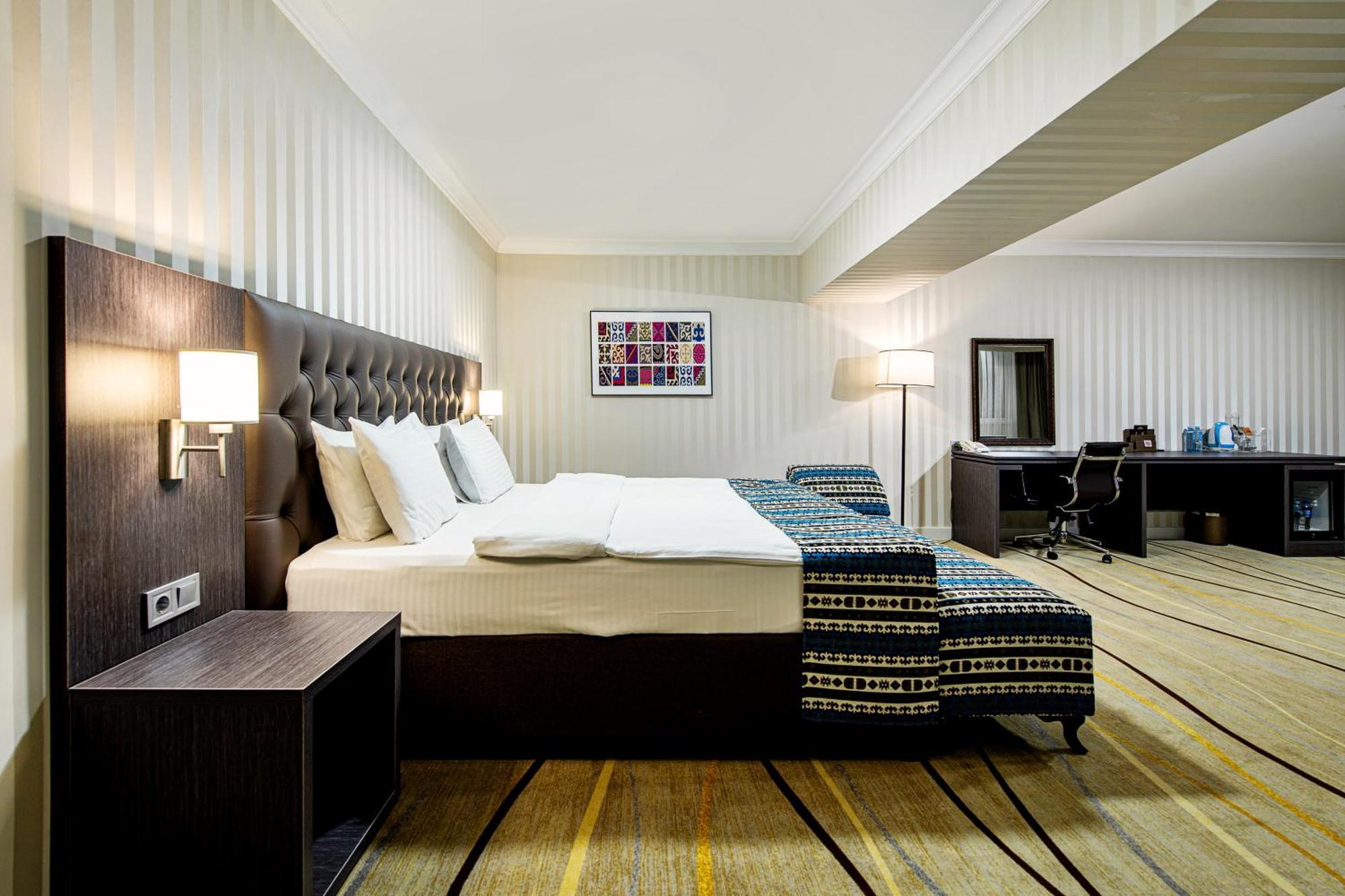 Shymkent Grand Hotel Esterno foto