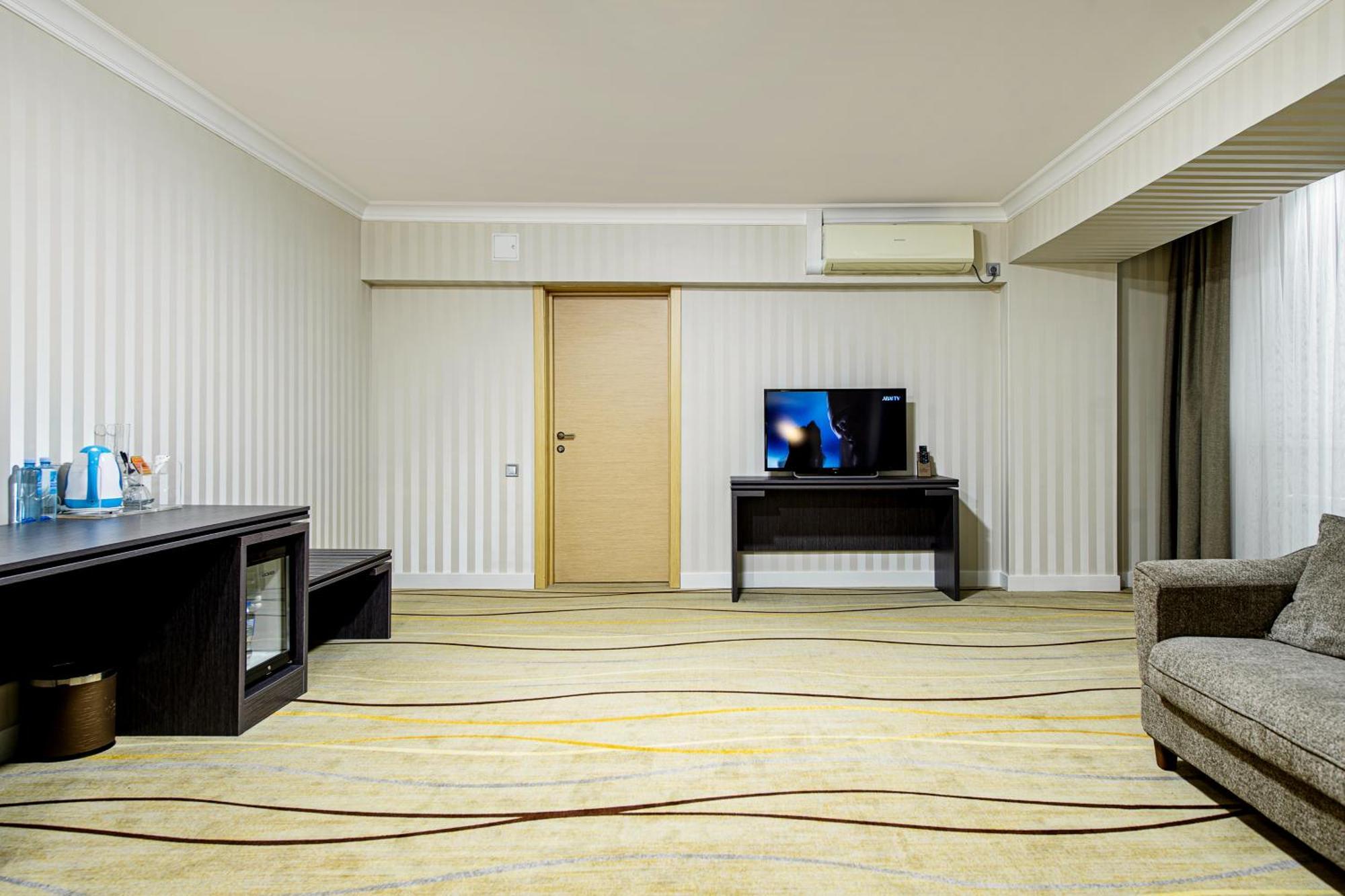 Shymkent Grand Hotel Esterno foto
