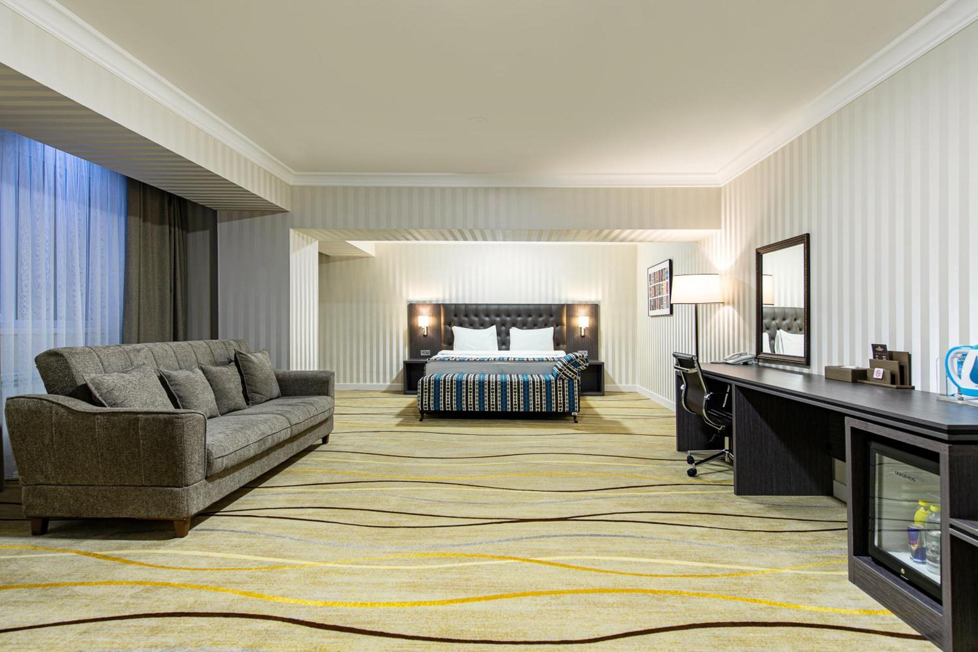 Shymkent Grand Hotel Esterno foto
