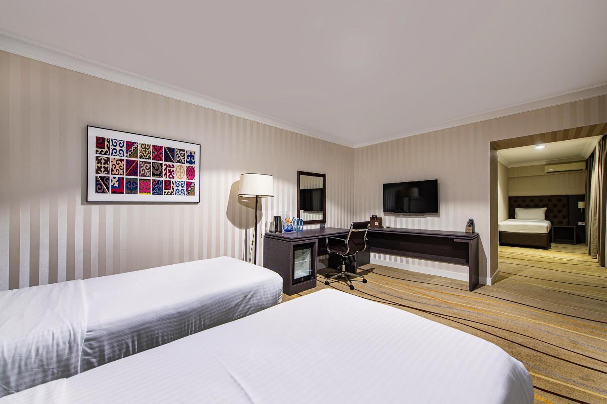 Shymkent Grand Hotel Esterno foto