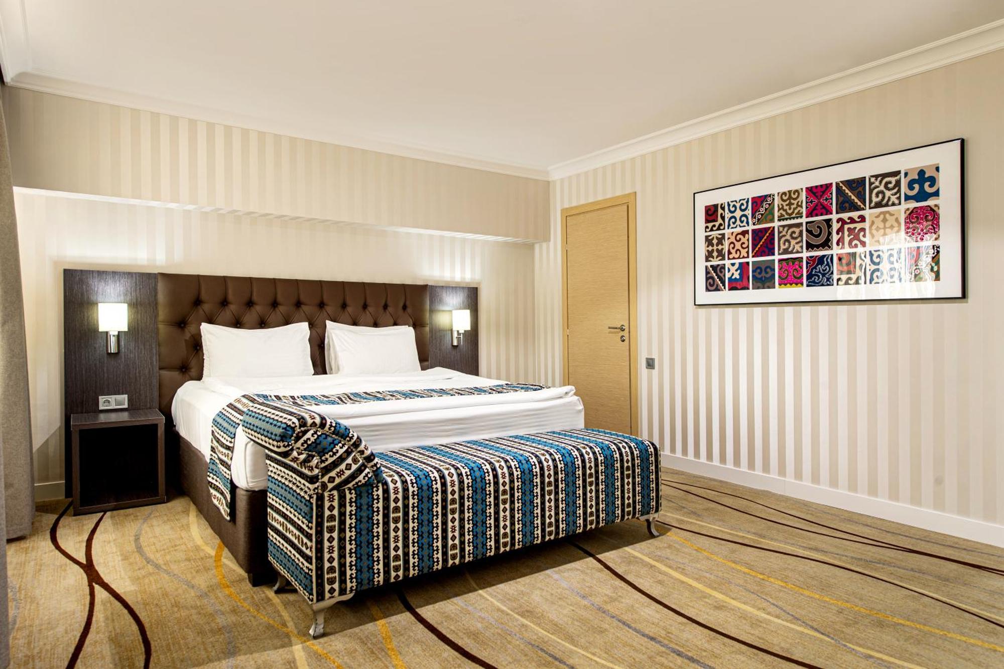 Shymkent Grand Hotel Esterno foto