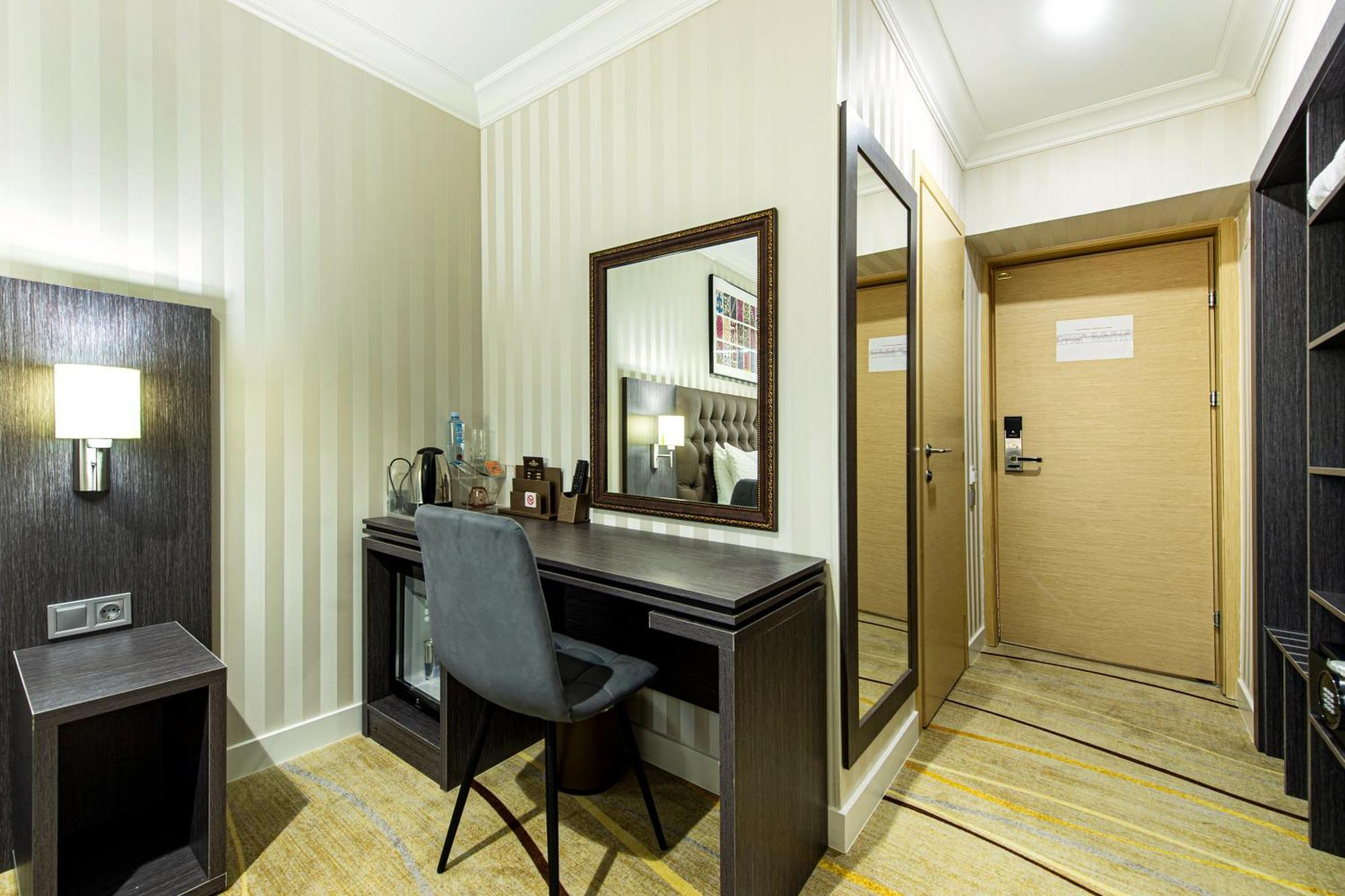 Shymkent Grand Hotel Esterno foto