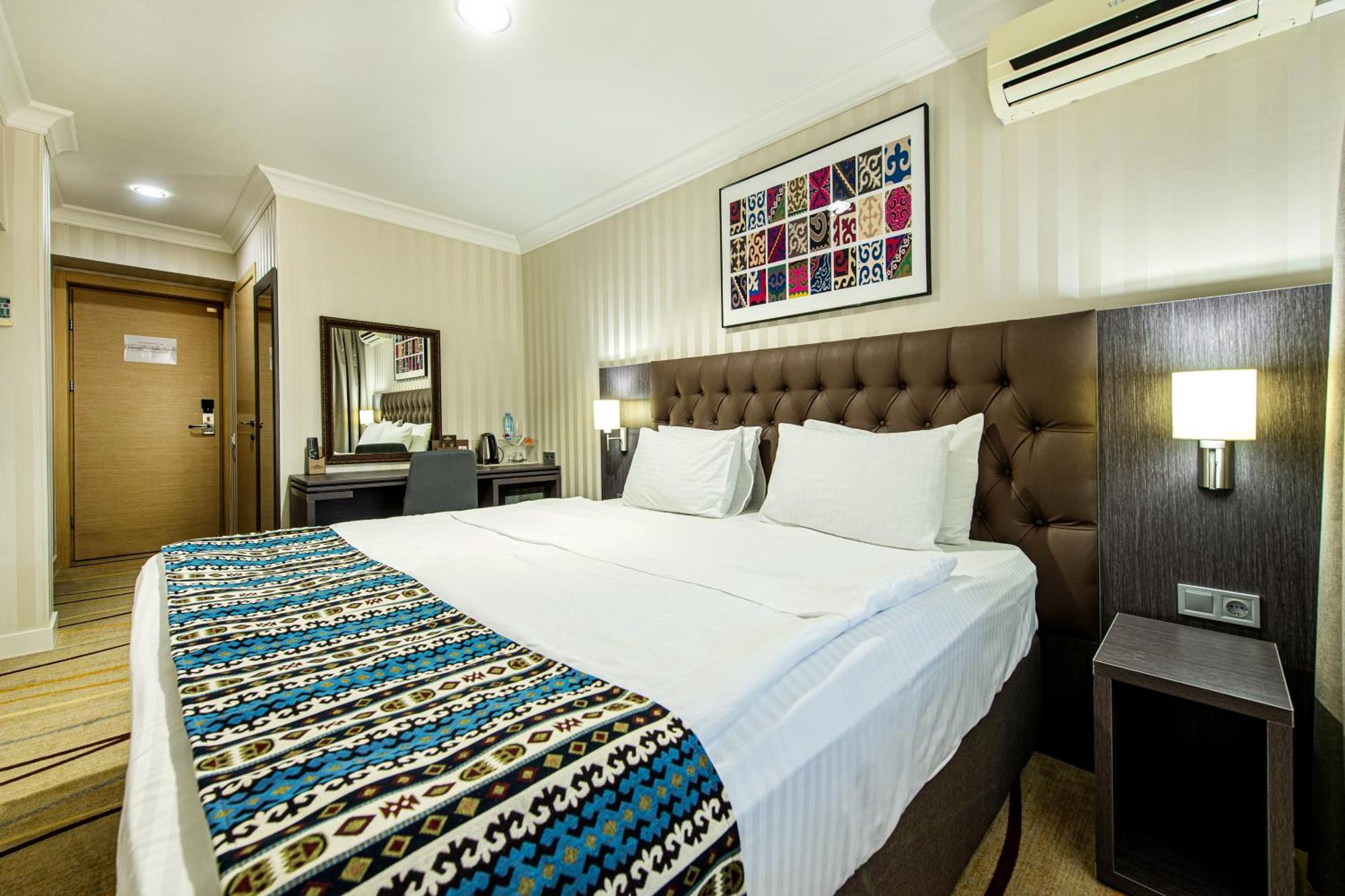 Shymkent Grand Hotel Esterno foto