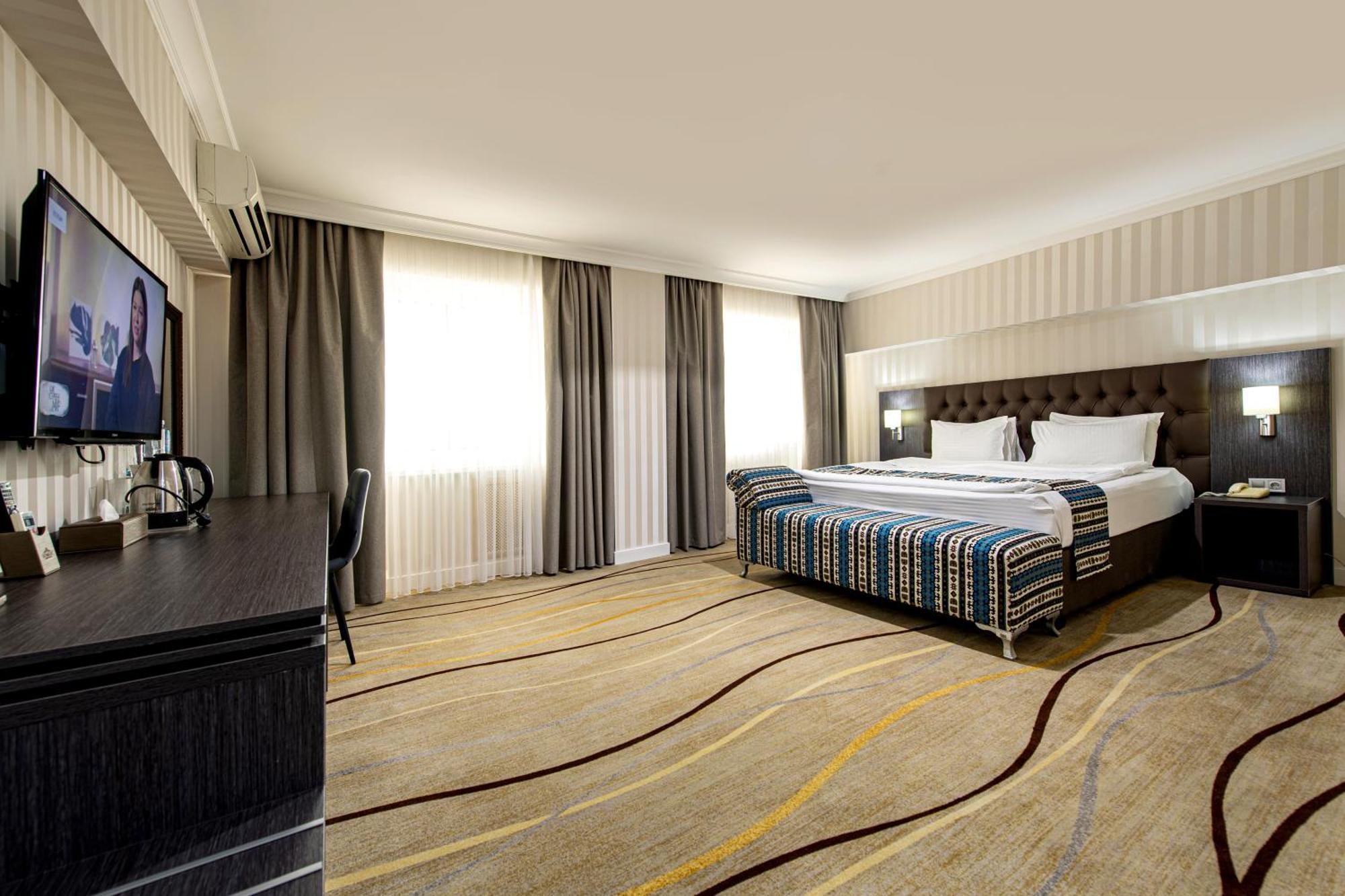Shymkent Grand Hotel Esterno foto