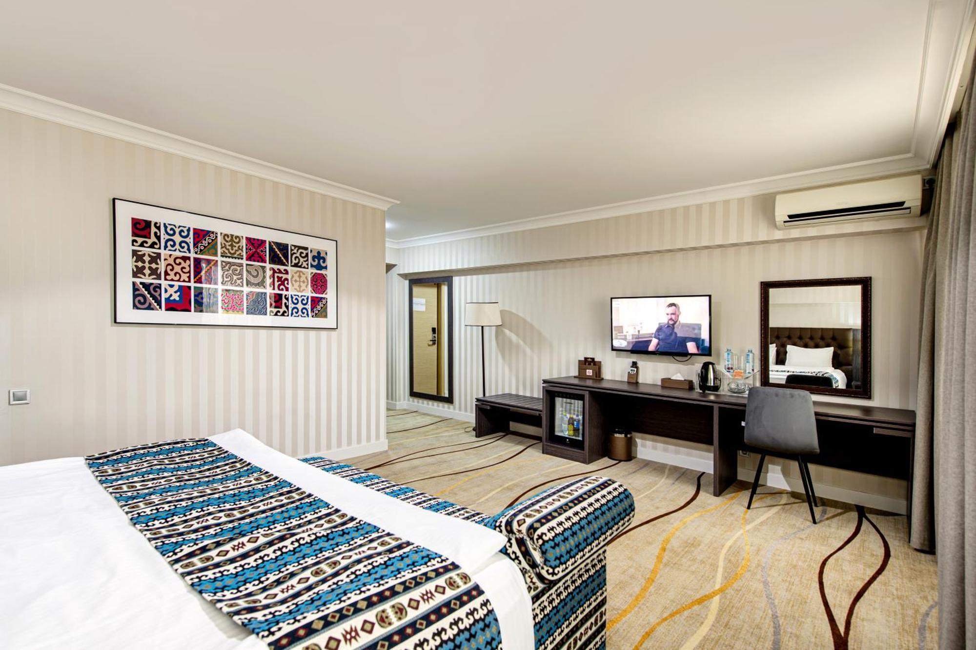 Shymkent Grand Hotel Esterno foto