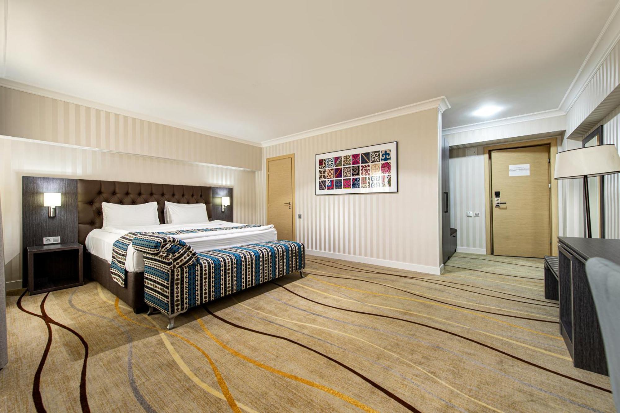 Shymkent Grand Hotel Esterno foto