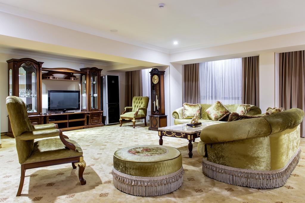 Shymkent Grand Hotel Esterno foto