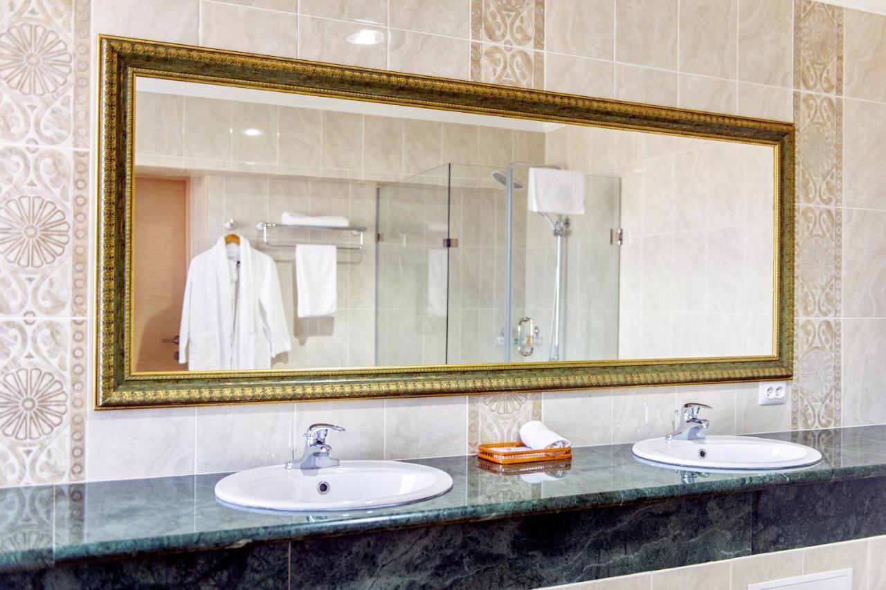 Shymkent Grand Hotel Esterno foto