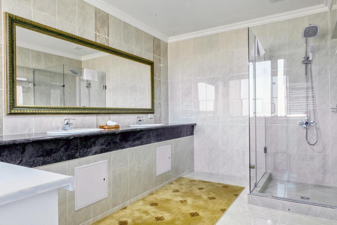 Shymkent Grand Hotel Esterno foto